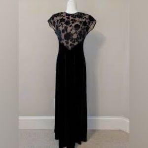 ⭐️ Vintage ⭐️Jeffrey & Dara | Black Velvet Lace Floor-Length Gown